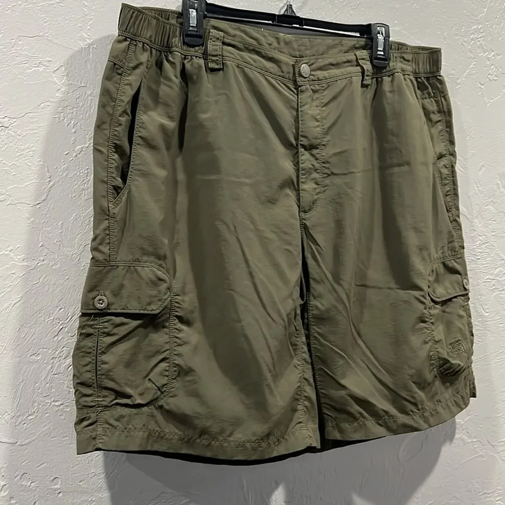 🔥🔥 THE NORTH FACE‎ Men's Olive Nylon Cargo Shorts Size XL - PERFECT Condition